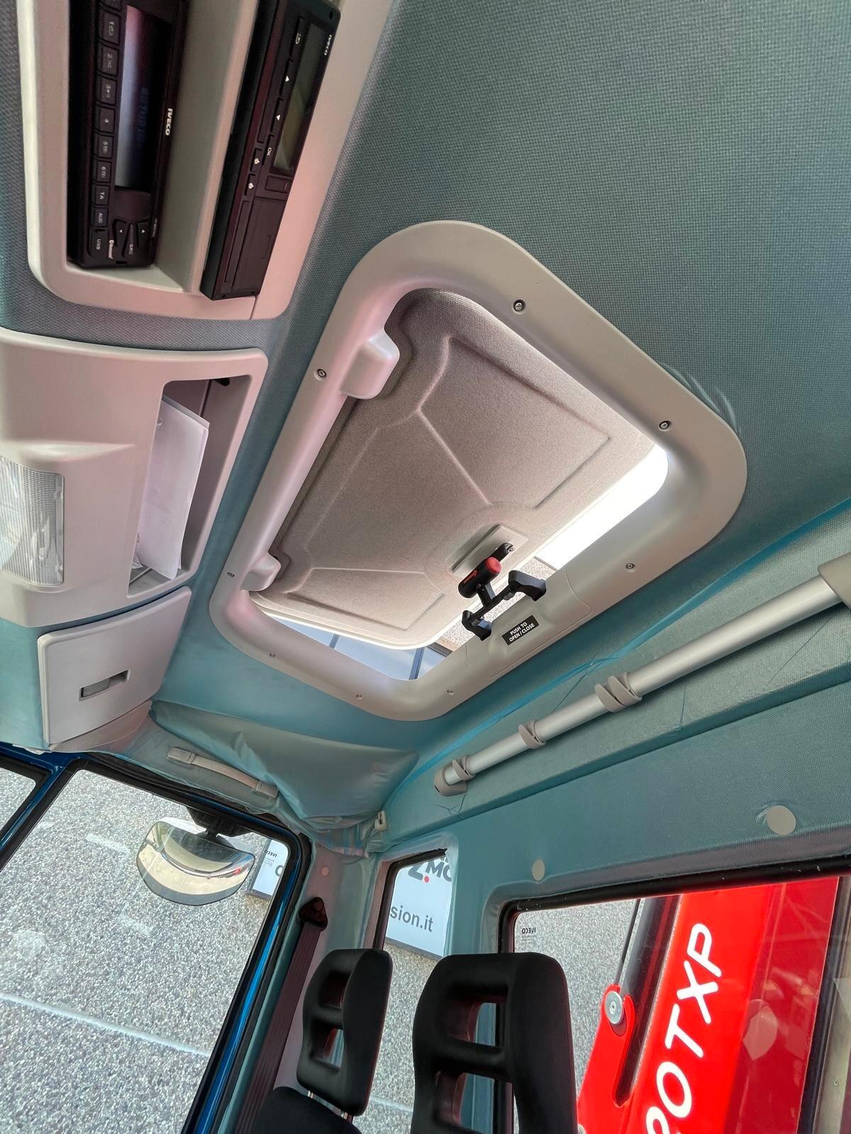 Iveco Eurocargo 120El22P Pas Carro Atrezzi Isoli Slide-D + Gru Fassi