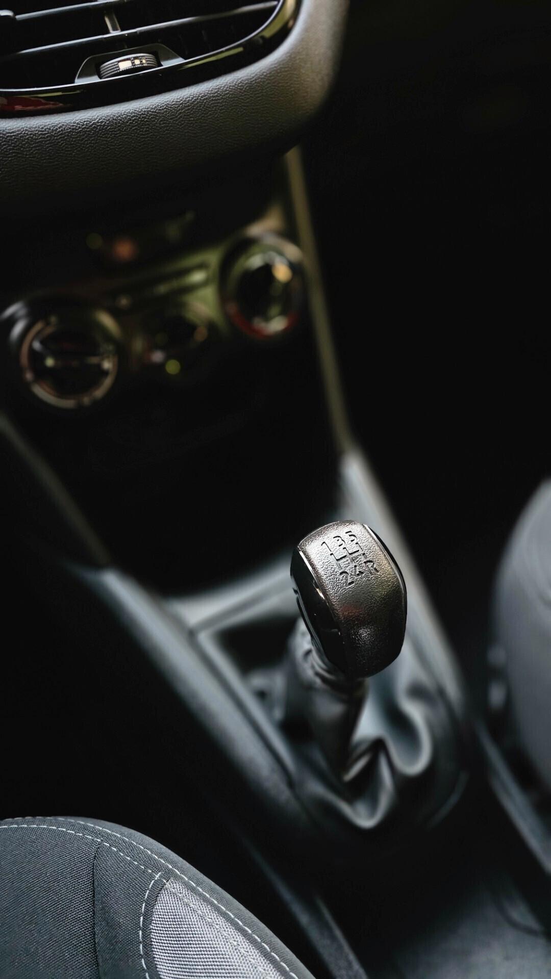 Peugeot 208 1.4 HDi 68 CV 5 porte