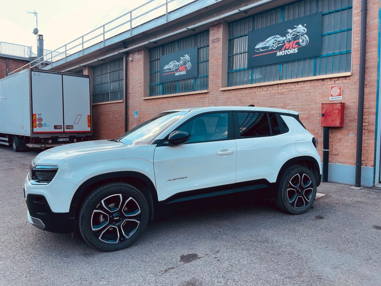 Jeep Avenger 1.2 Turbo Summit – 12/2024 – 15.000 km – Pari al nuovo – Garanzia Jeep