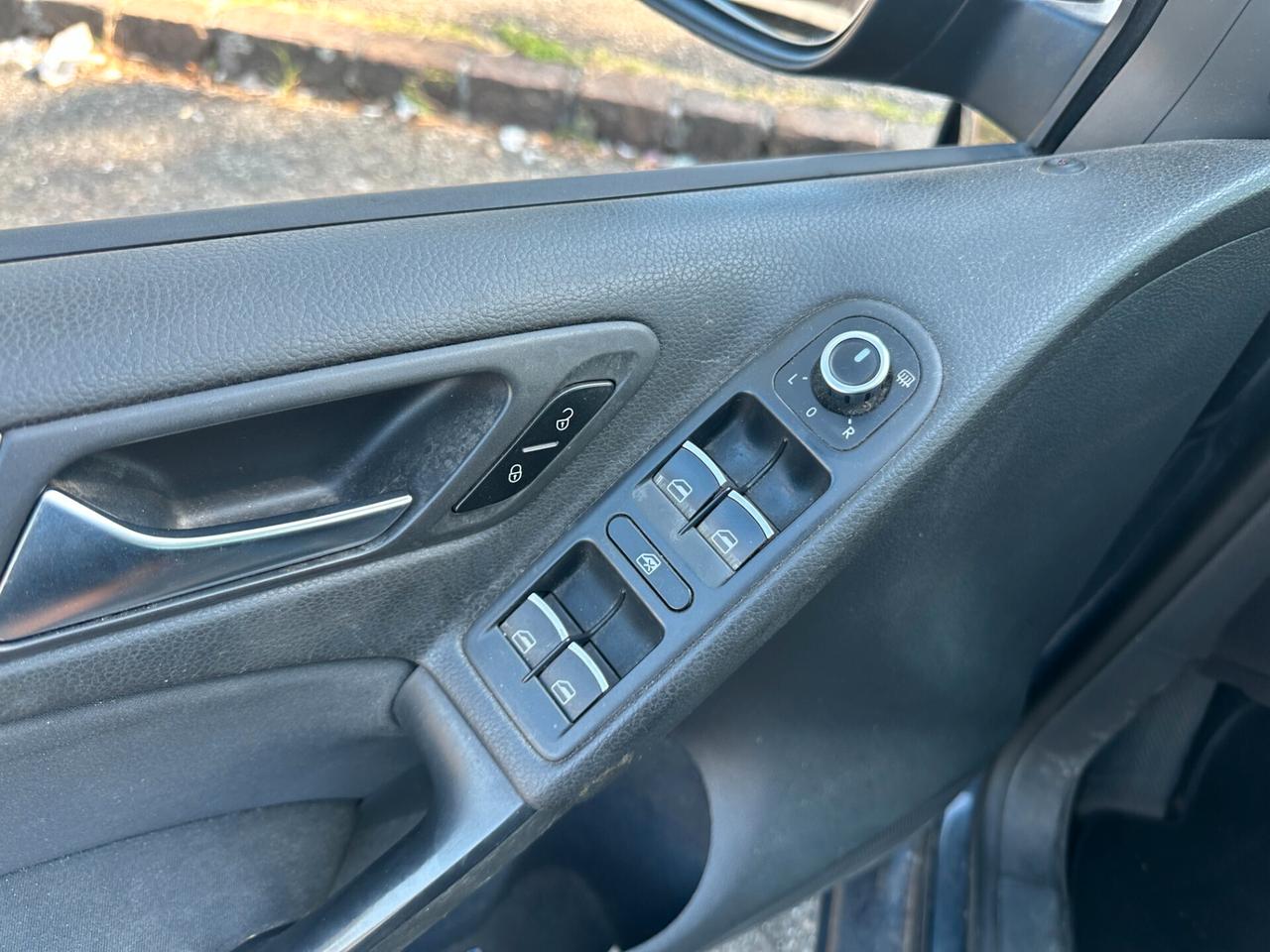 Volkswagen Golf 1.6 TDI DPF DSG 5p. Highline