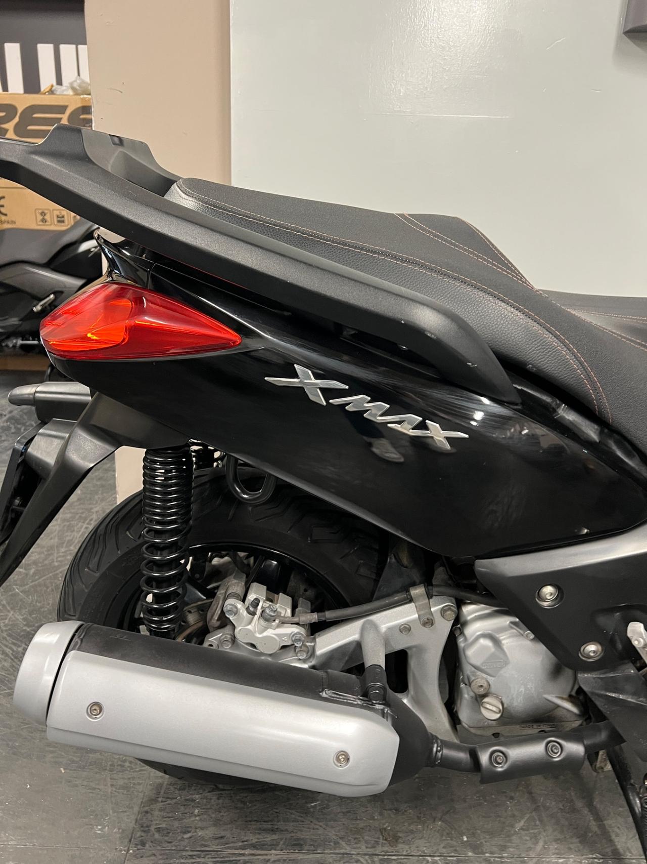 Yamaha X-Max 250