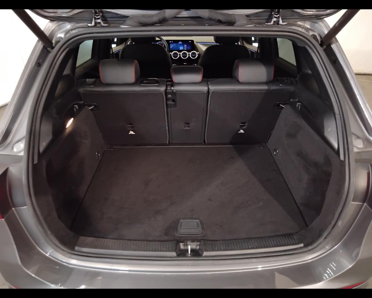 Mercedes-Benz Classe B - W247 2023 - B 180 d AMG Line Advanced Plus auto