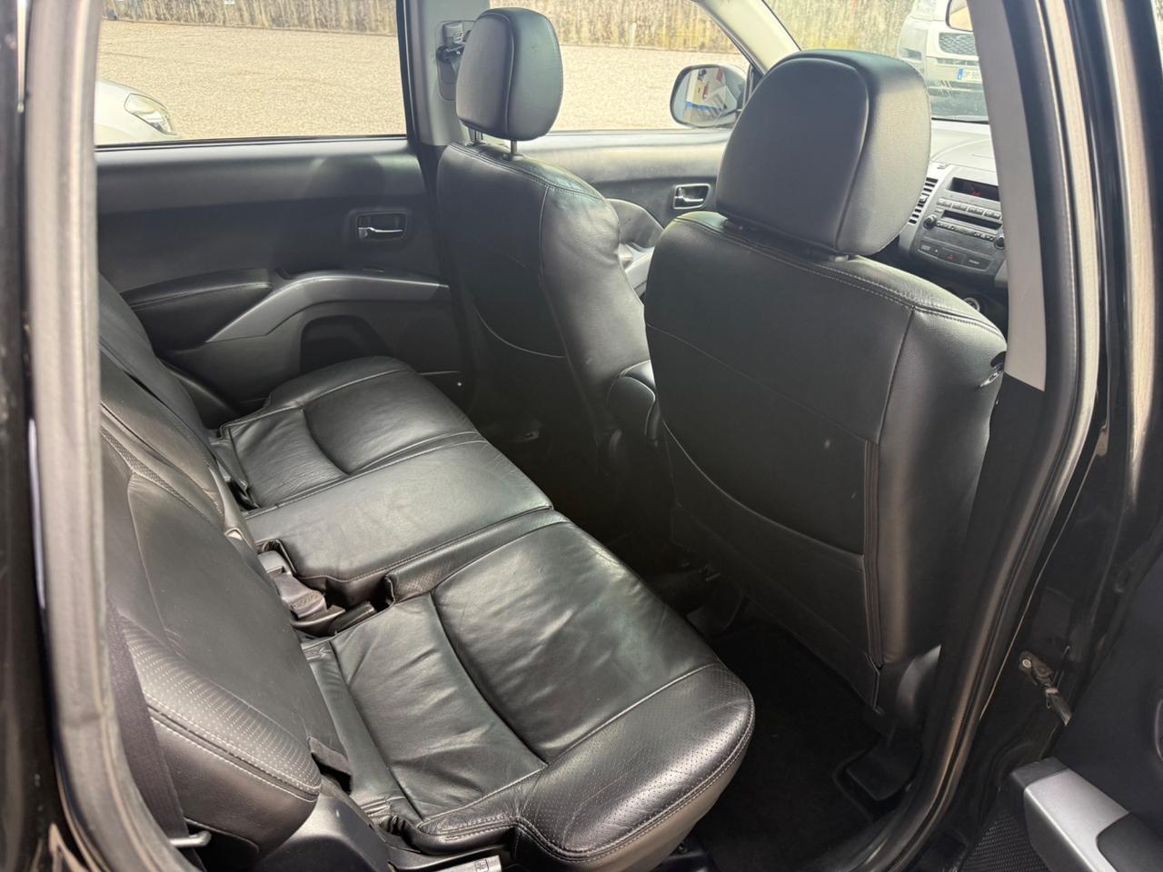 Mitsubishi Outlander 2.0 DI-D Instyle 7 p.ti DPF