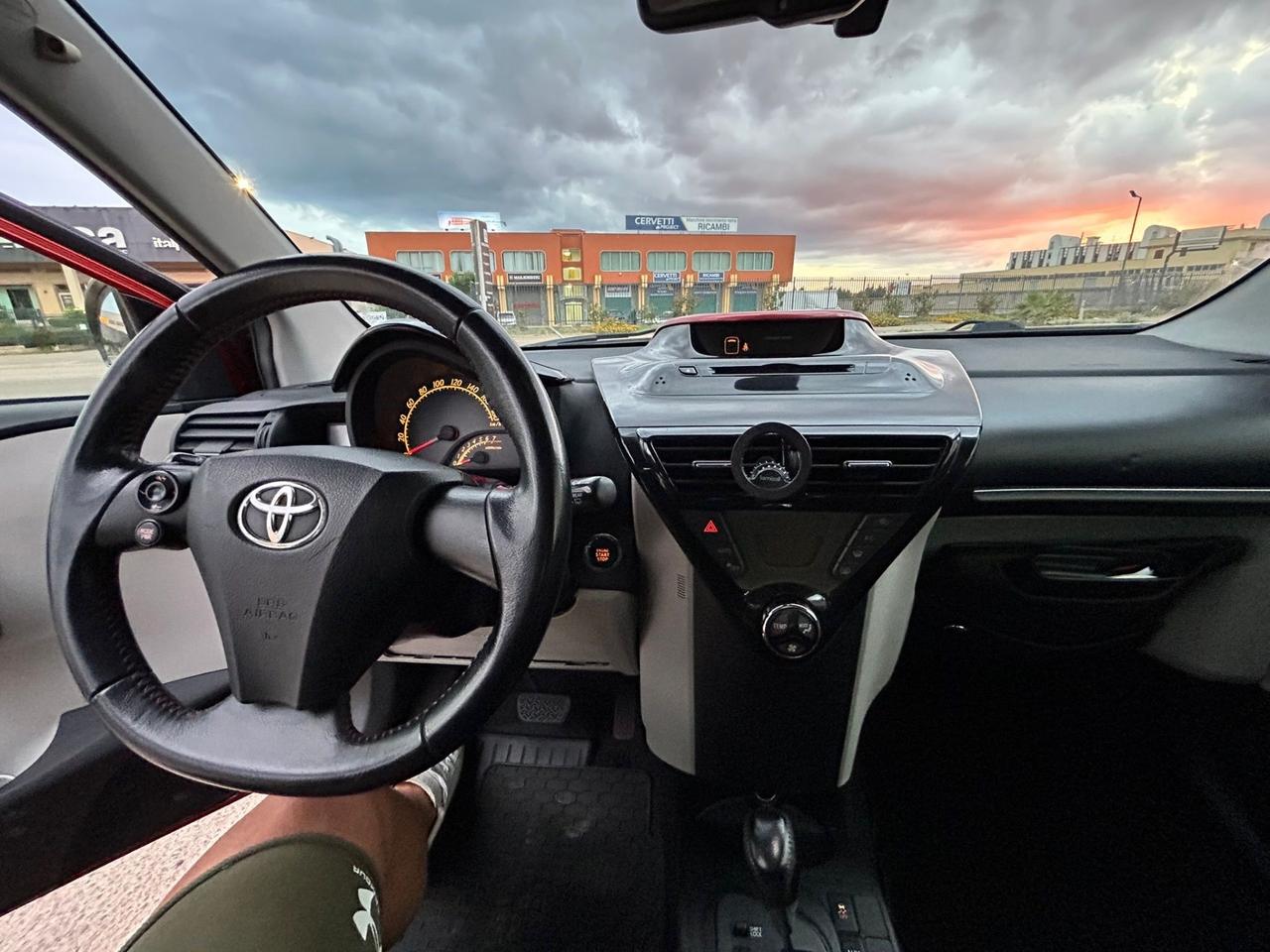 Toyota iQ 1.0 CVT Lounge AUTOMATICA
