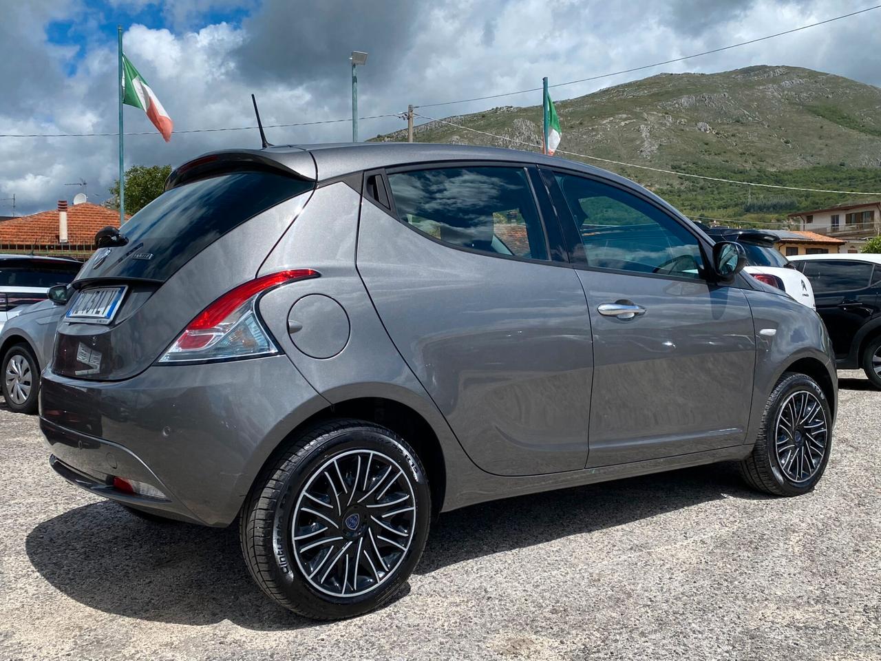 Lancia Ypsilon 1.0 FireFly 5 porte S&S Hybrid Gold