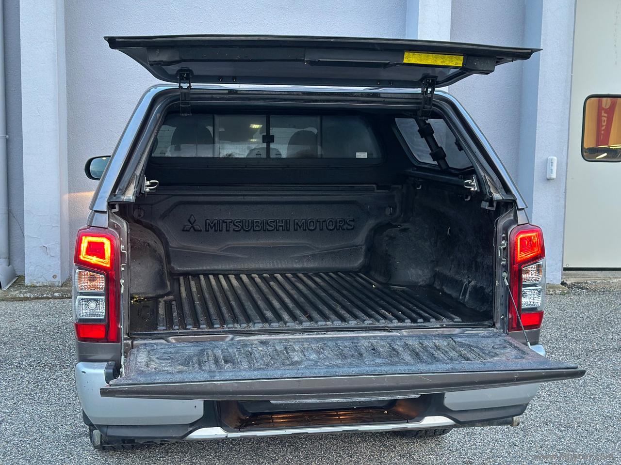 MITSUBISHI L200 2.3 D DoubleCab 4x4 Sup.Sel.INTENSE