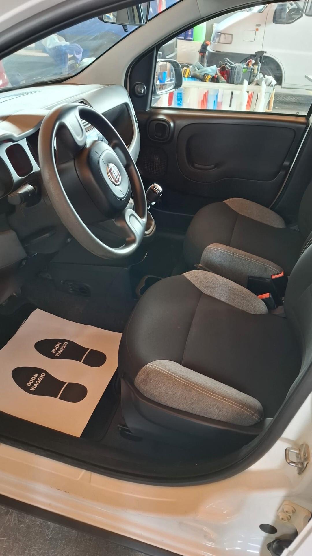 PANDA VAN 4 POSTI