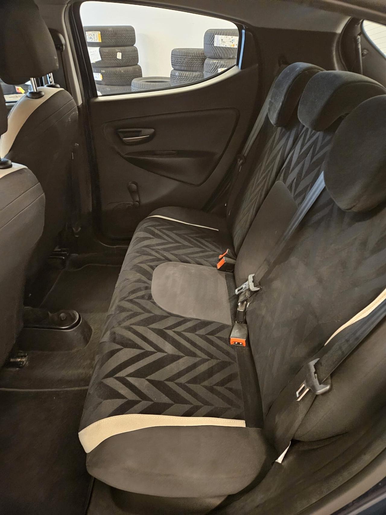 Lancia Ypsilon 1.2 69 CV 5 porte Silver