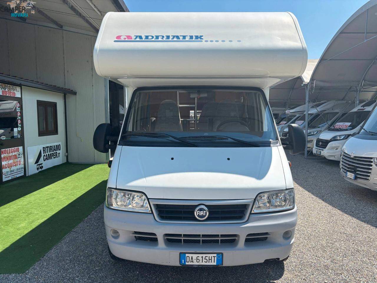 ADRIA ADRIATIK CORAL 680 SK - Mansardato con letti a castello in coda