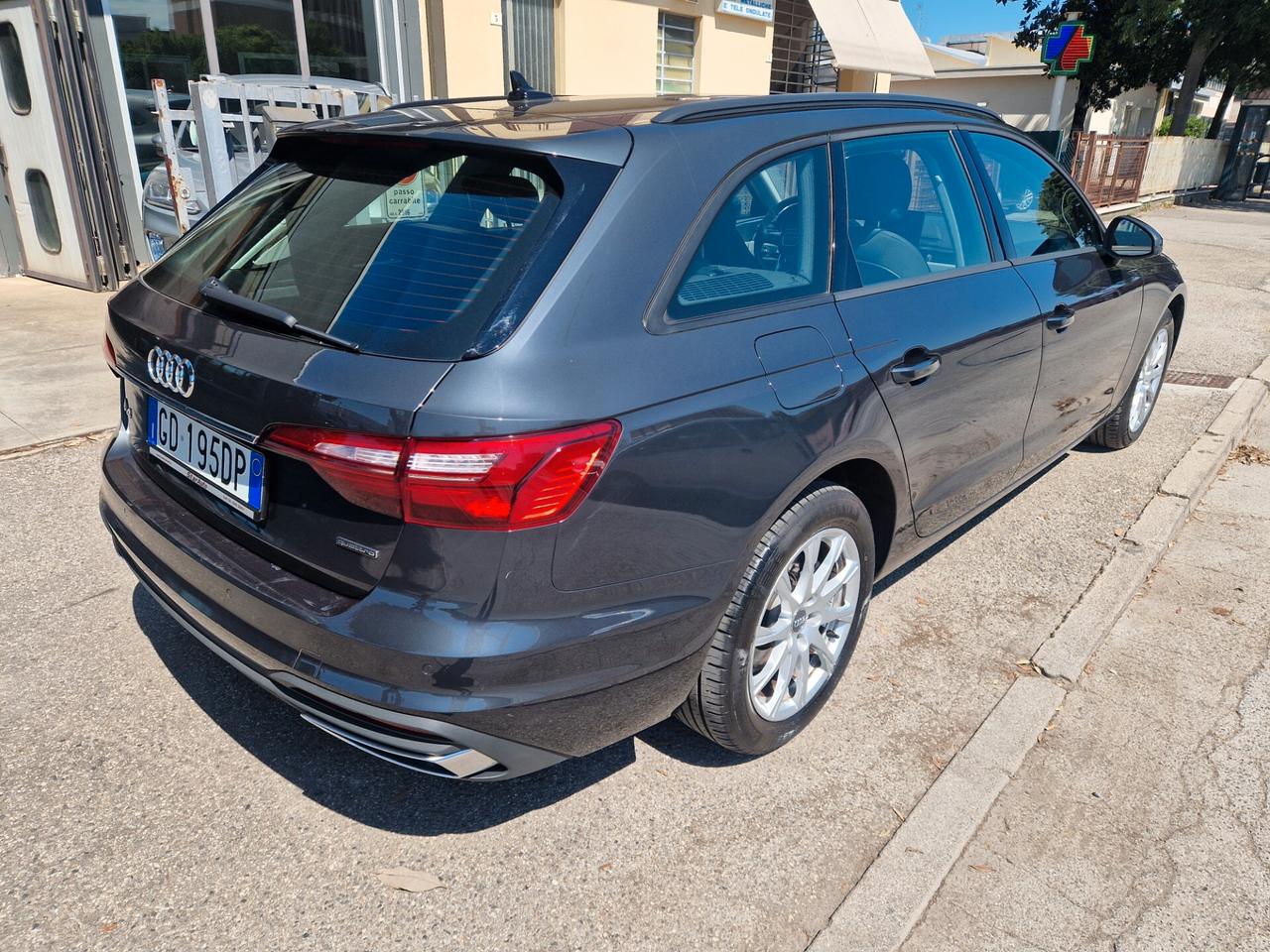 Audi A4 Avant 40 TDI quattro S tronic Business