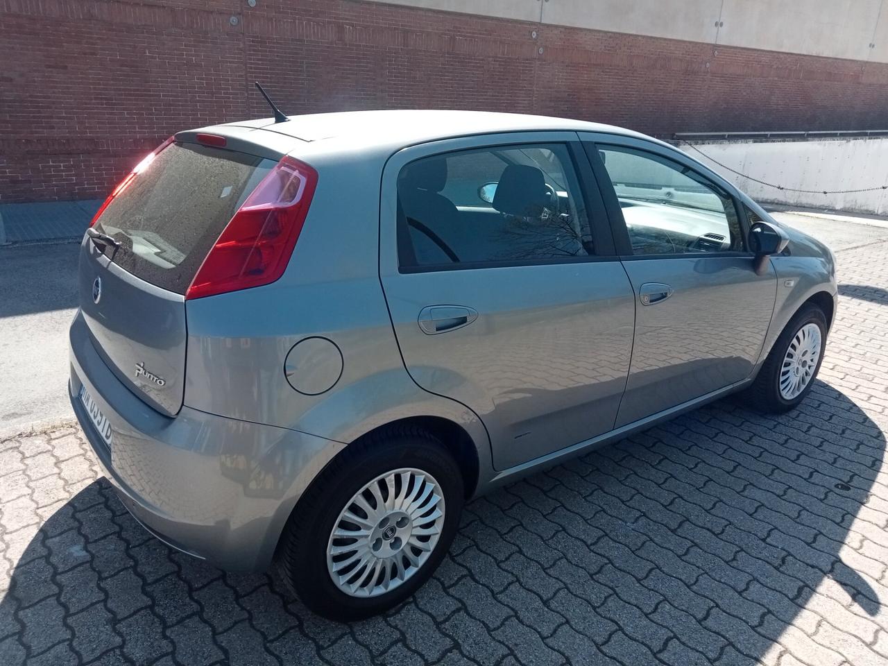 Fiat Grande Punto 1.4 5 porte Dynamic - OK Neopatentati