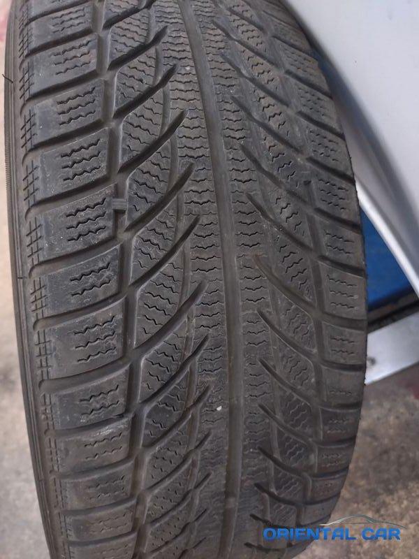 Hyundai i10 i10 1.0 TECH + CONNECT PACK + SENSORI DI POSTEGGIO + VETRI OSCURATI + TRENO DI GOMME INVERNALI