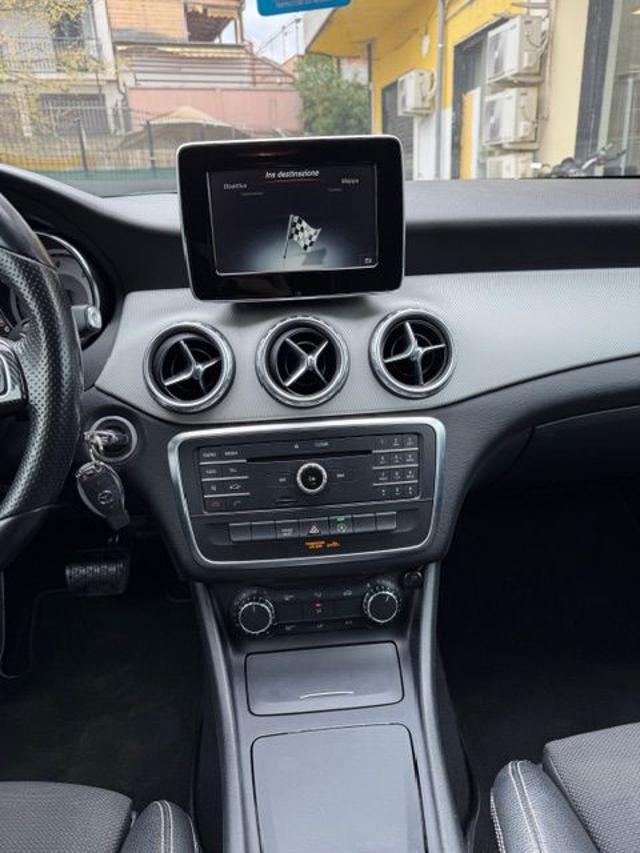 MERCEDES-BENZ GLA 200 d Automatic Premium