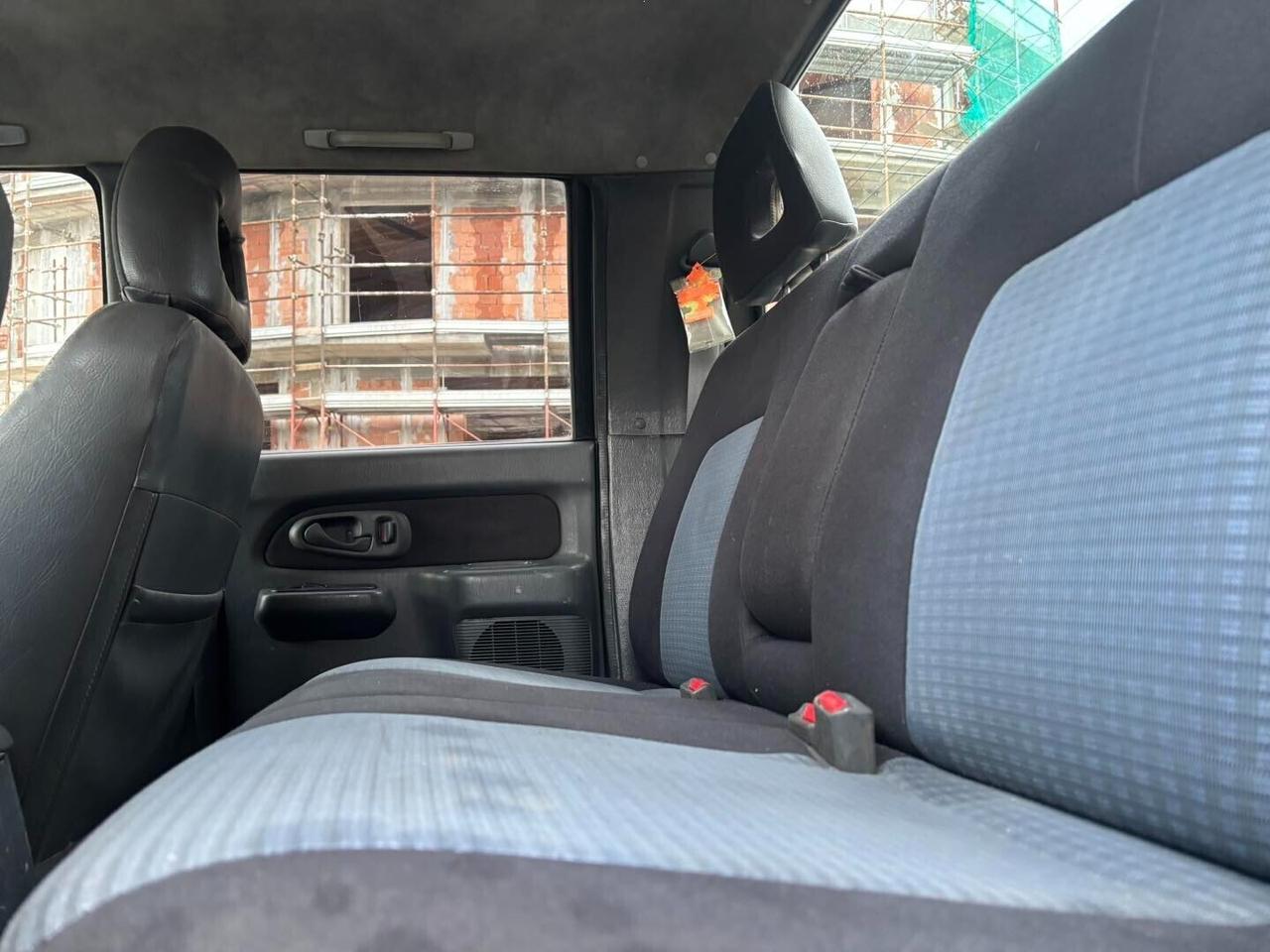 Mitsubishi L200 2.5 TDI 4WD Club Cab Pick-up GLX