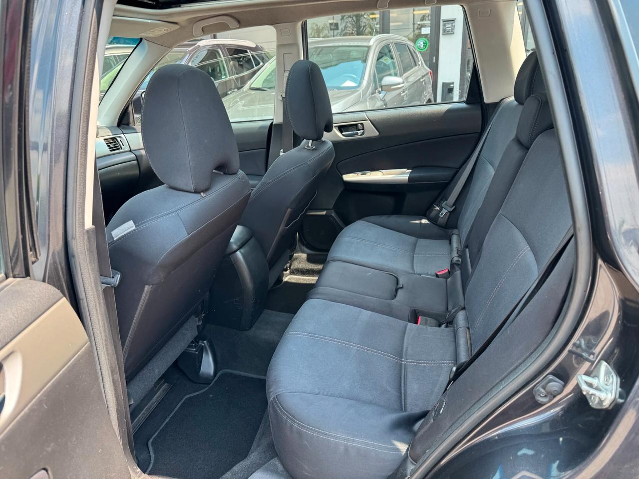 Subaru Forester 2010 2.0d X 6mt*