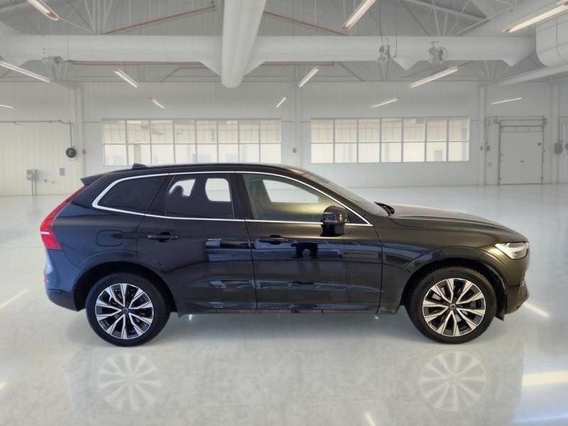 VOLVO XC60 B4 D automatico Momentum Pro