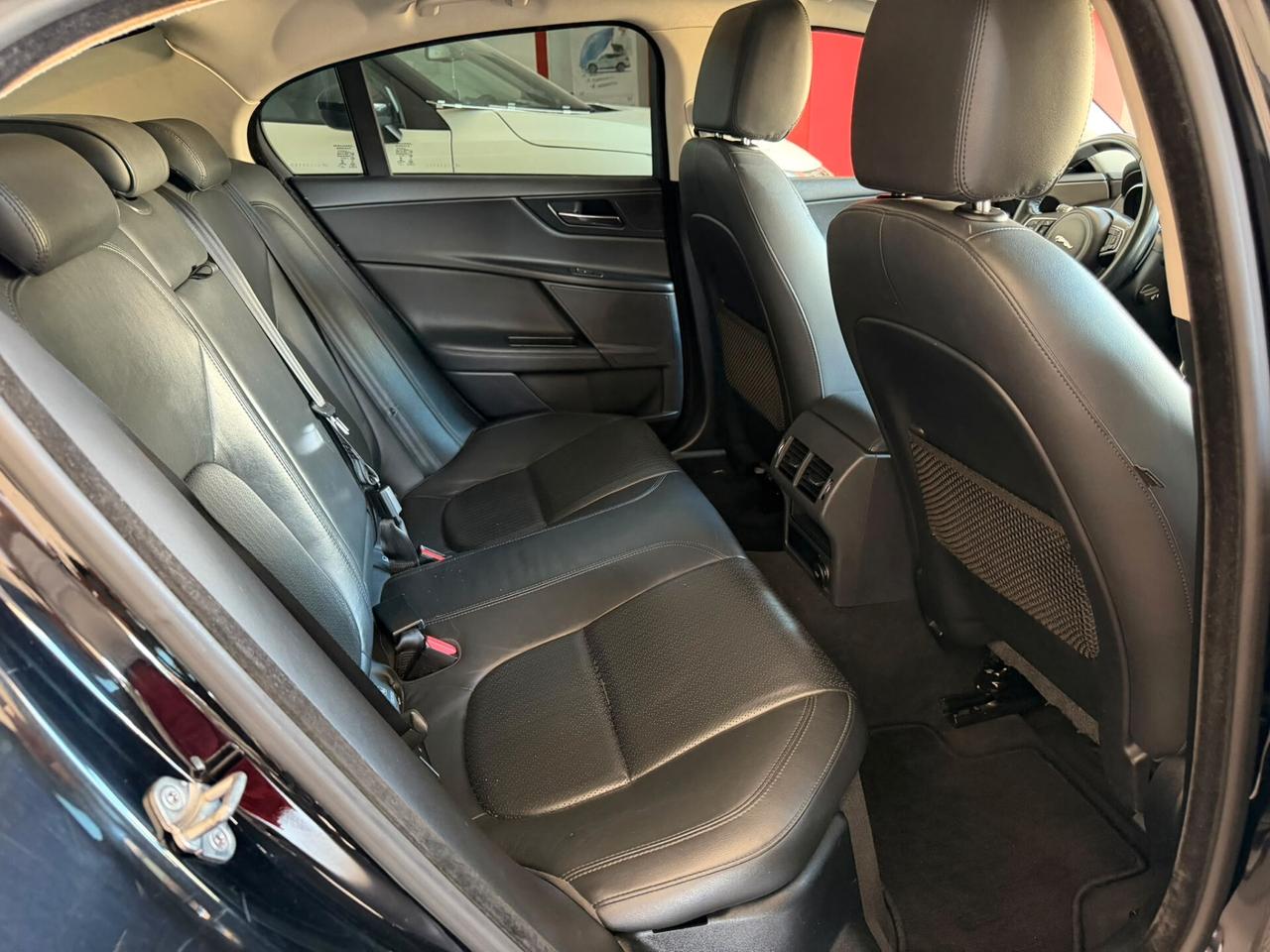 Jaguar XE 2.0 D Turbo aut. Portfolio