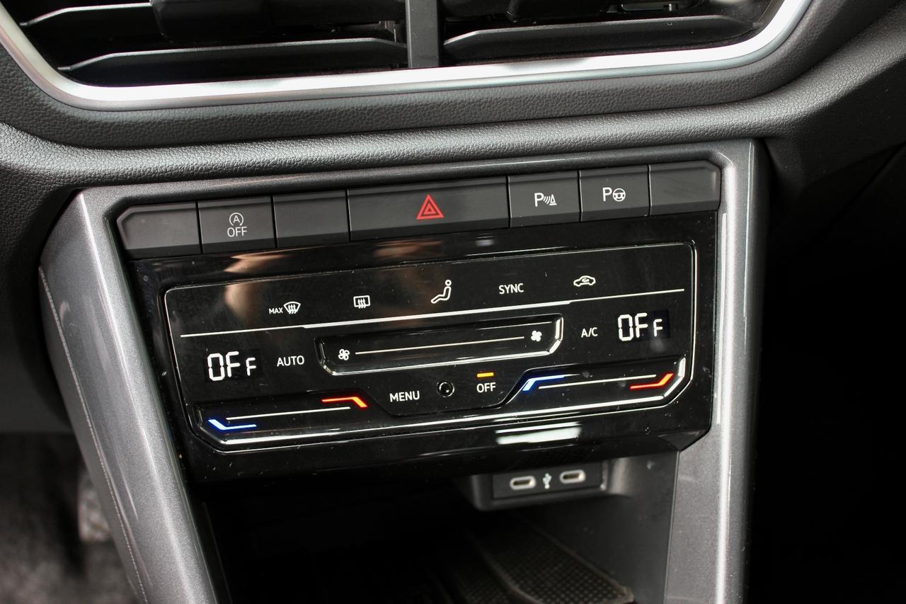 Volkswagen T-Roc 1.0 TSI Style FARI LED PERFORMANCE SENSORI