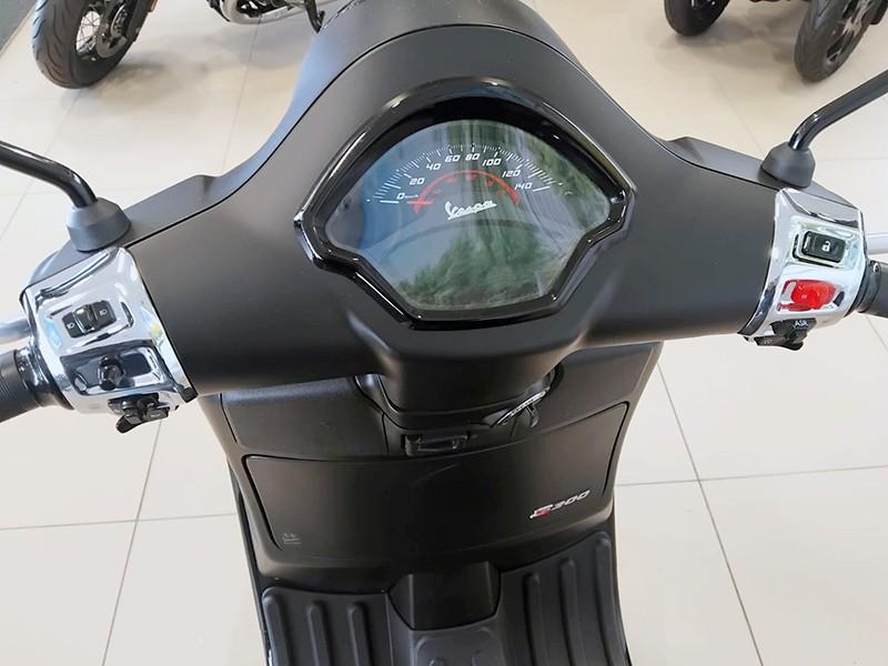 Piaggio Vespa GTS 300 Supersport HPE