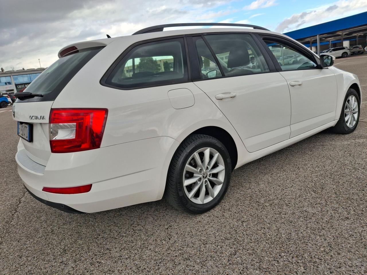 Skoda Octavia 1.6 TDI CR 105 CV. Wagon Elegance