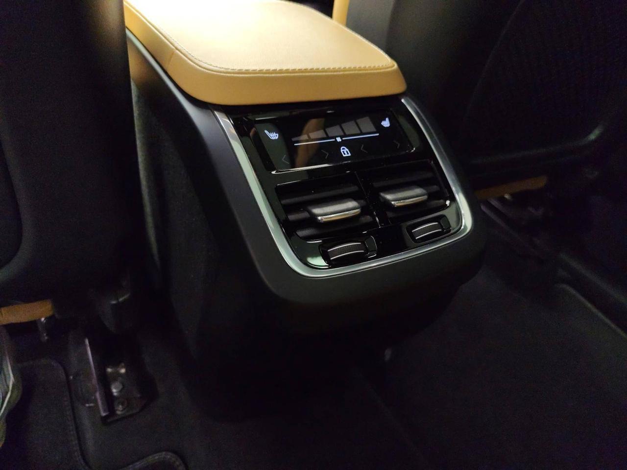 Volvo XC90 b5 Ultimate Dark awd 7 Posti