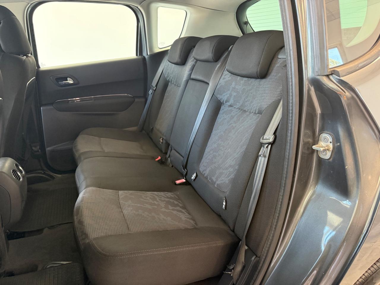 Peugeot 3008 1.6 HDi 110CV Business