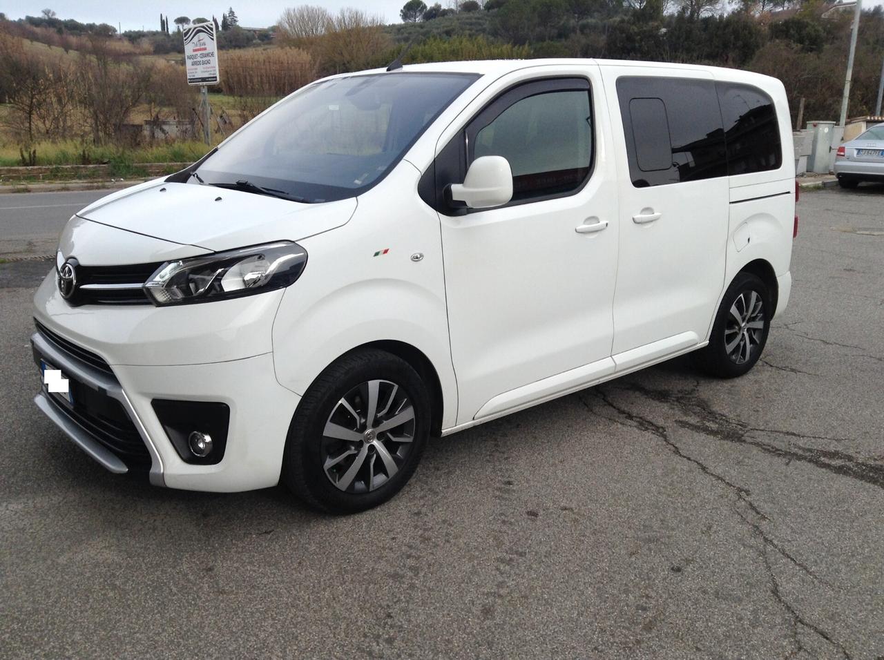 Toyota Proace Proace Verso 1.5D L0 D Luxury BELLISSIMO, 8 POSTI, VETRI OSCURATI, CERCHI IN LEGA TENUTO BENISSIMO!!