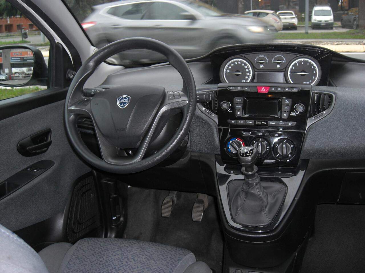 Lancia Ypsilon 1.0 5 porte Hybrid Silver