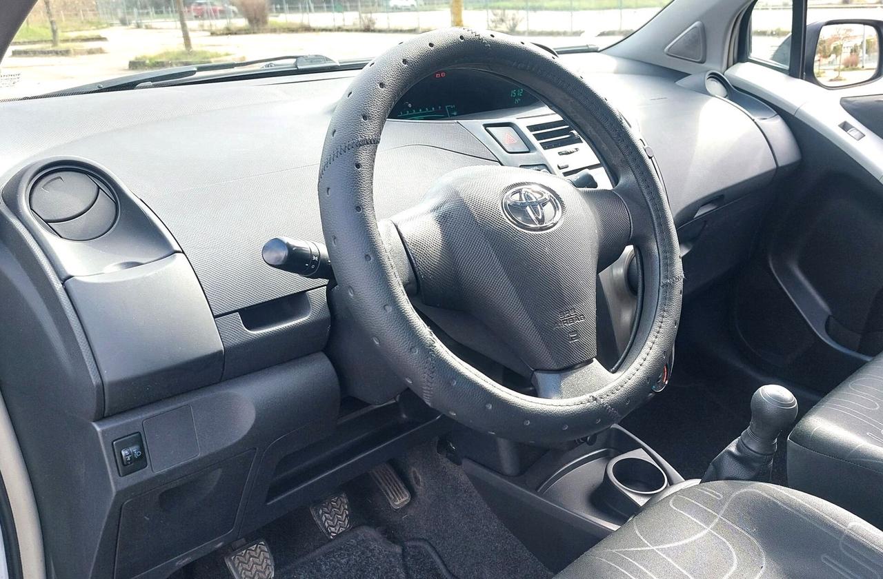 TOYOTA YARIS -CONSUMI RIDOTTI-UNICO PROPRIETARIO