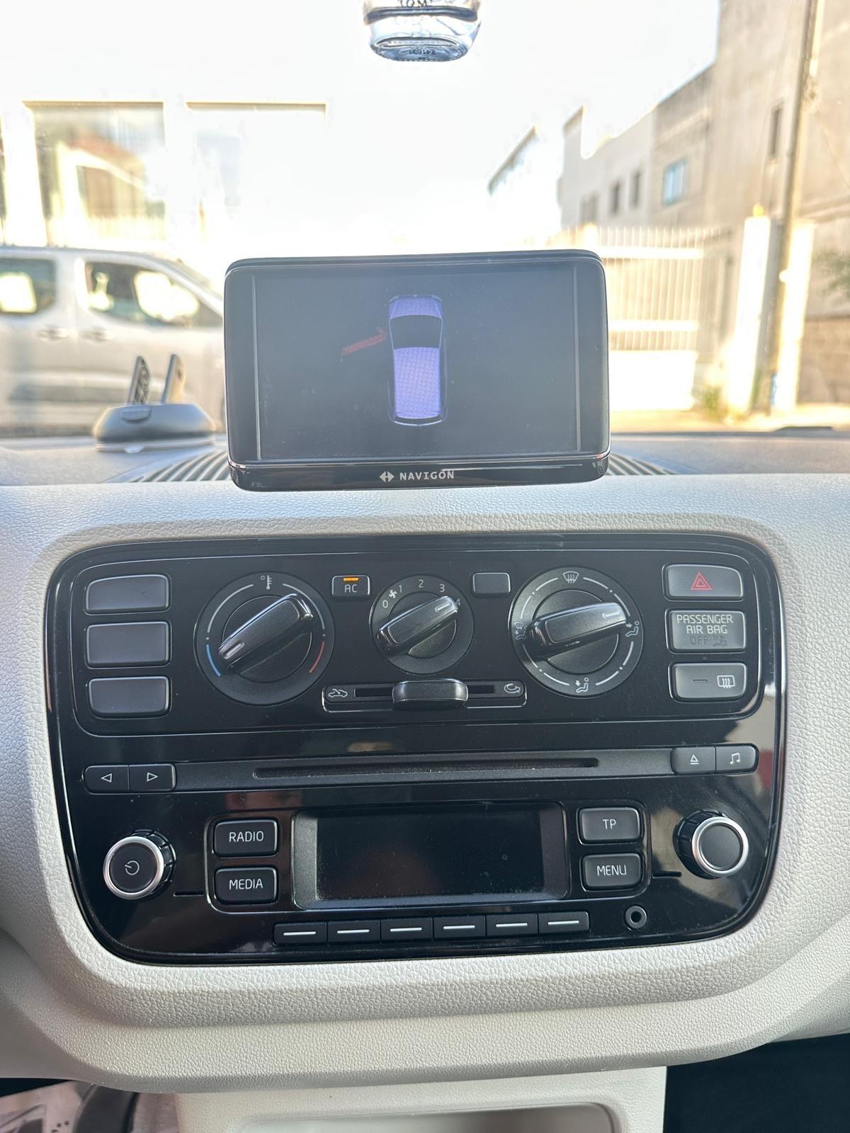 Volkswagen up 1.0 68 cv-2015-CLIMA