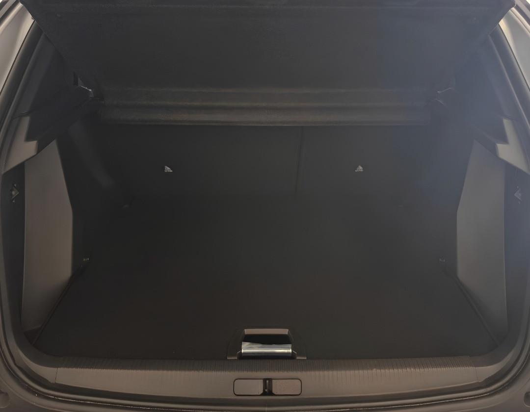 PEUGEOT 2008 GT Hybrid 136 e-DCS6