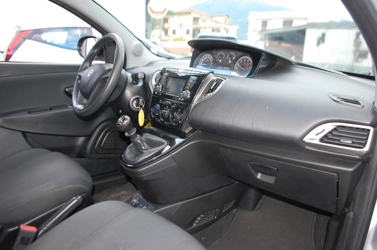 Lancia Ypsilon 1.0 firefly 70CV hybrid Gold S&S Uff Italy USB