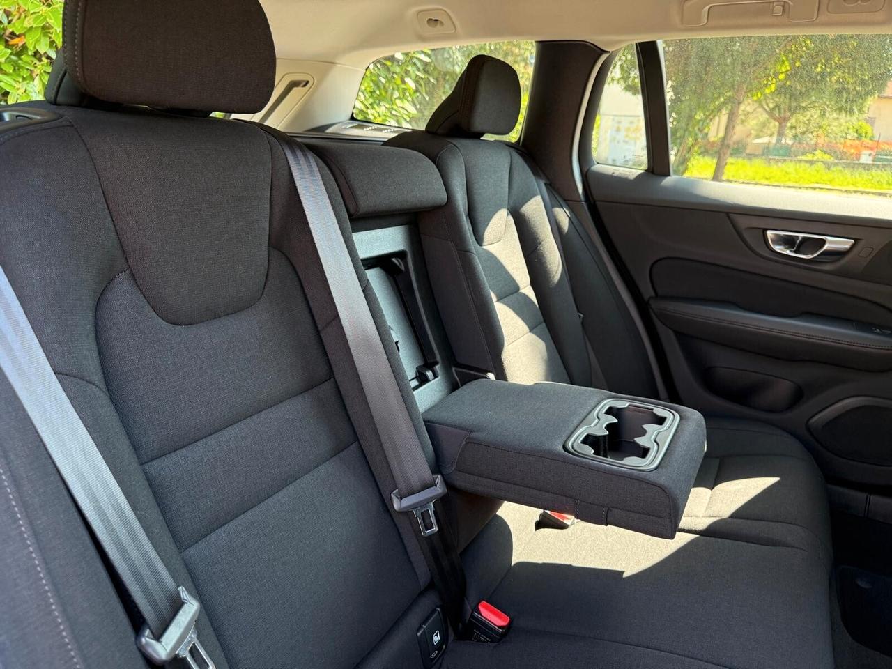 Volvo V60 B4 (d) Geartronic Momentum Pro Business PILOT ASSIST