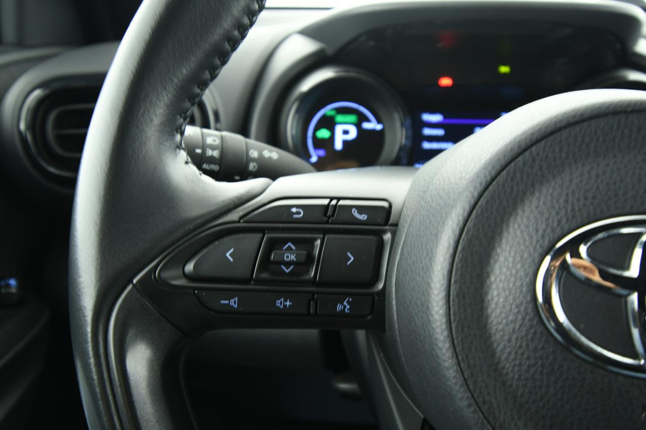TOYOTA Yaris 1.5h Style CAMERA+ACC+APP CONNECT+NEOPATENTATI