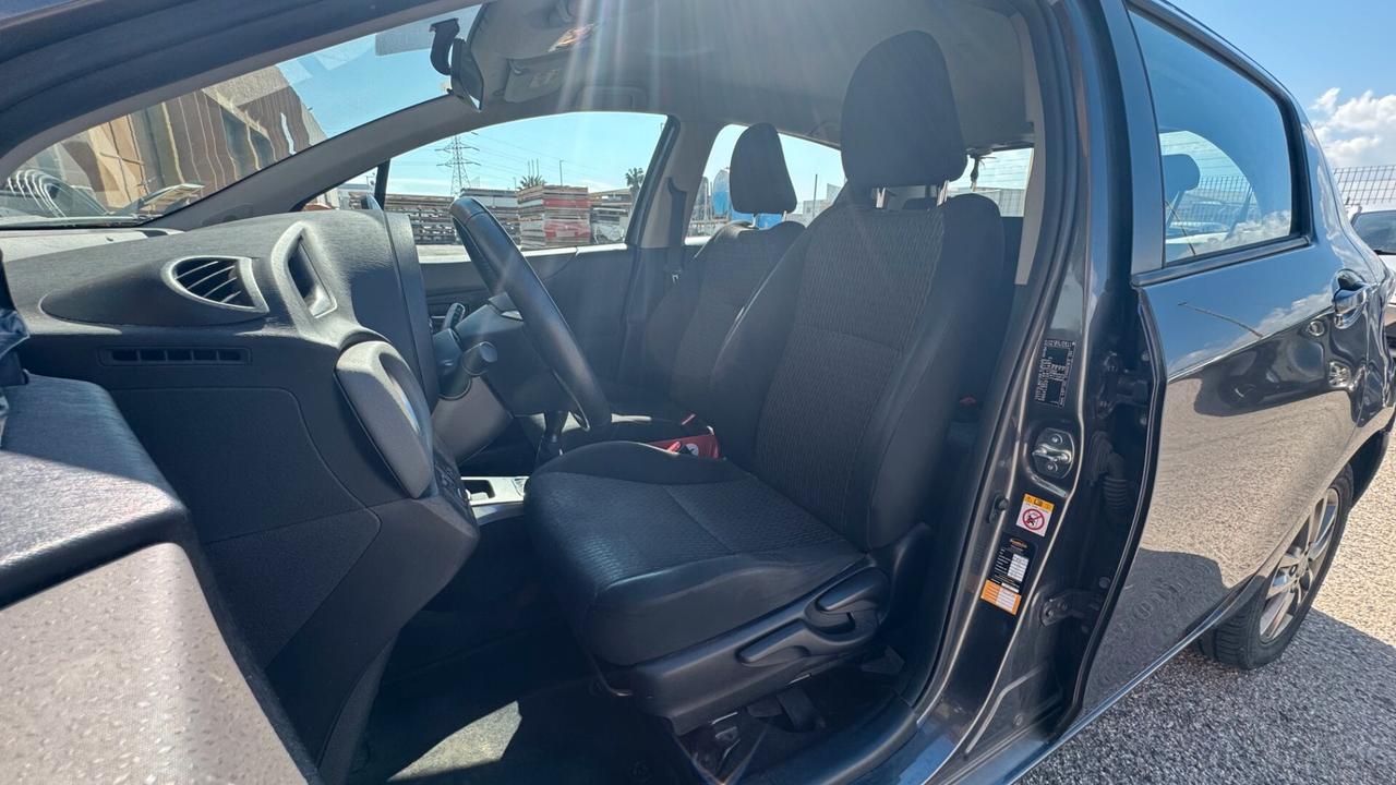 TOYOTA YARIS 1.0B 69CV - 2014