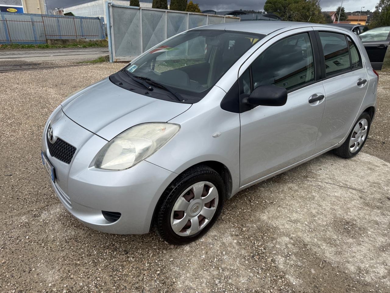 Toyota Yaris 1.0 5 porte Sol