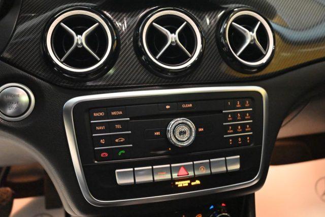 MERCEDES-BENZ GLA 200 PREMIUM AMG AUTO TETTO CAM PELLE LED 19"STRAFULL!!
