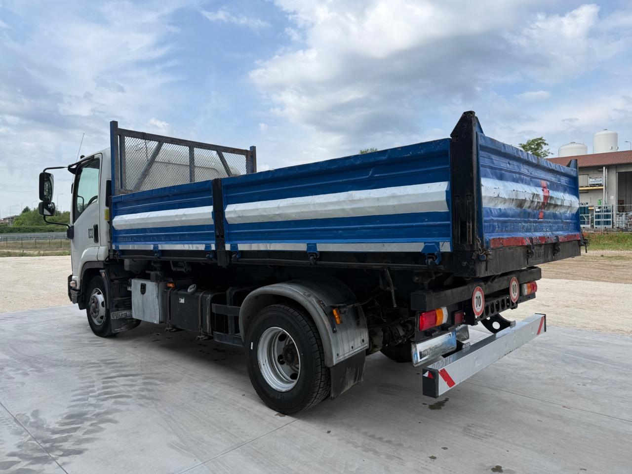 ISUZU F11.210 ribaltabile trilaterale Euro4