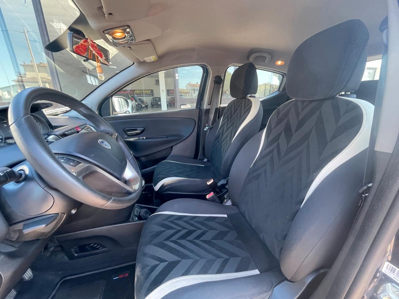 Lancia Ypsilon 1.2 69 CV 5 porte GPL Ecochic Silver