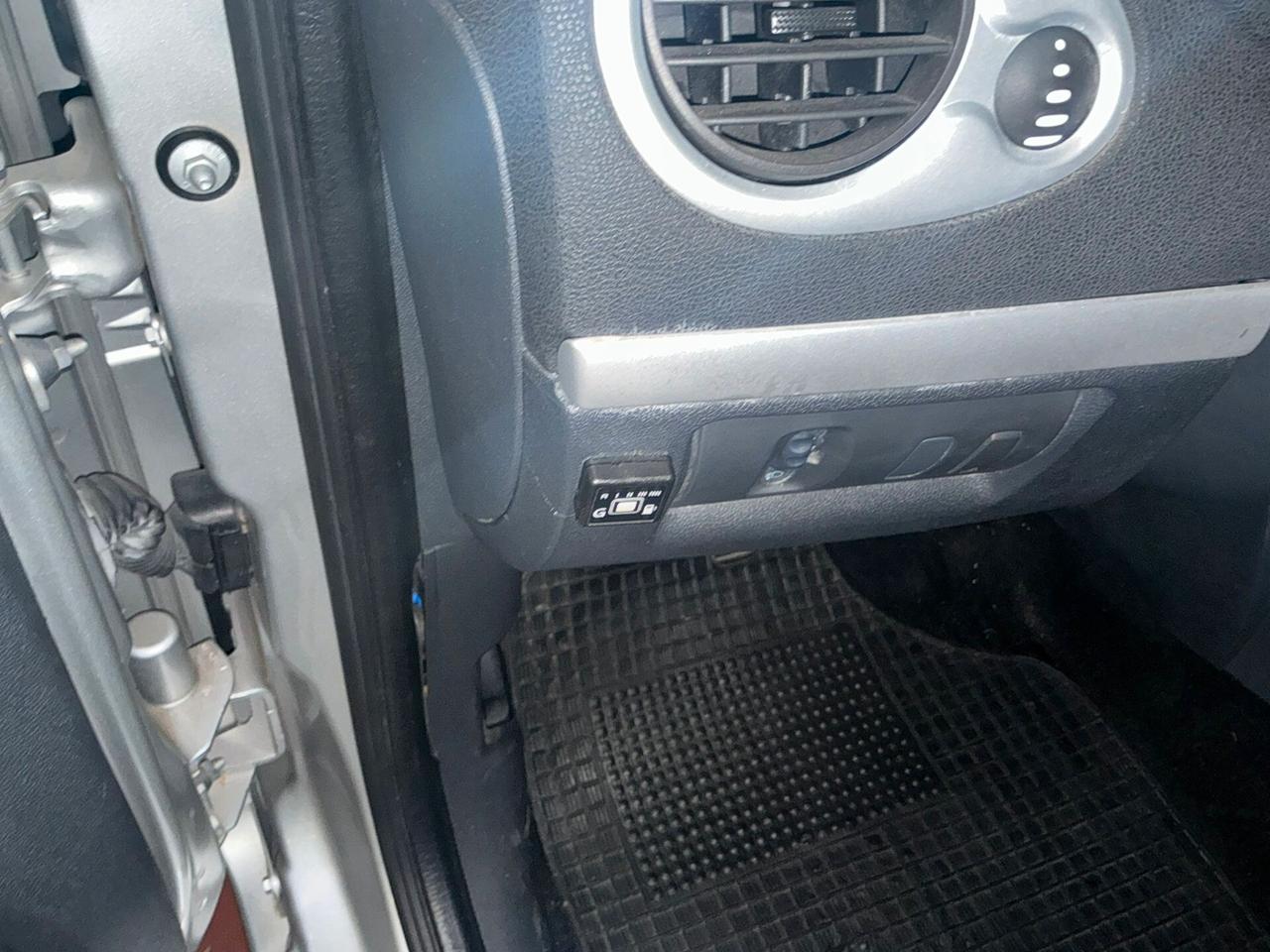 Renault Clio 1.2 16V 5 porte GPL Yahoo! 2012