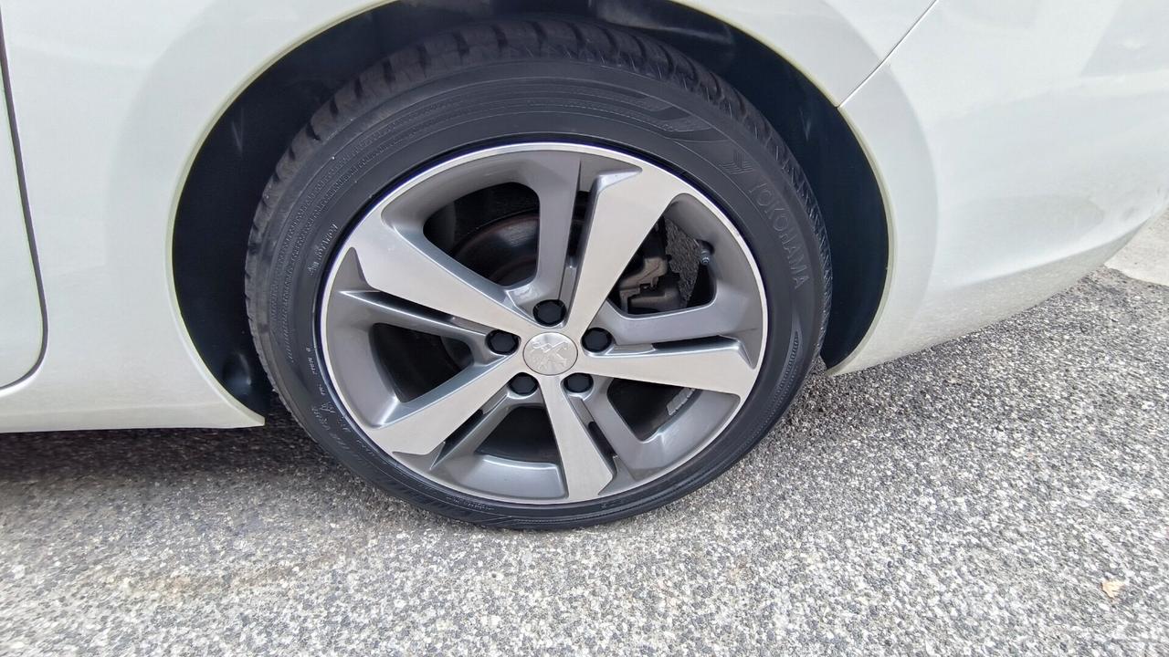 Peugeot 308 BlueHDi 130 S&S SW Allure