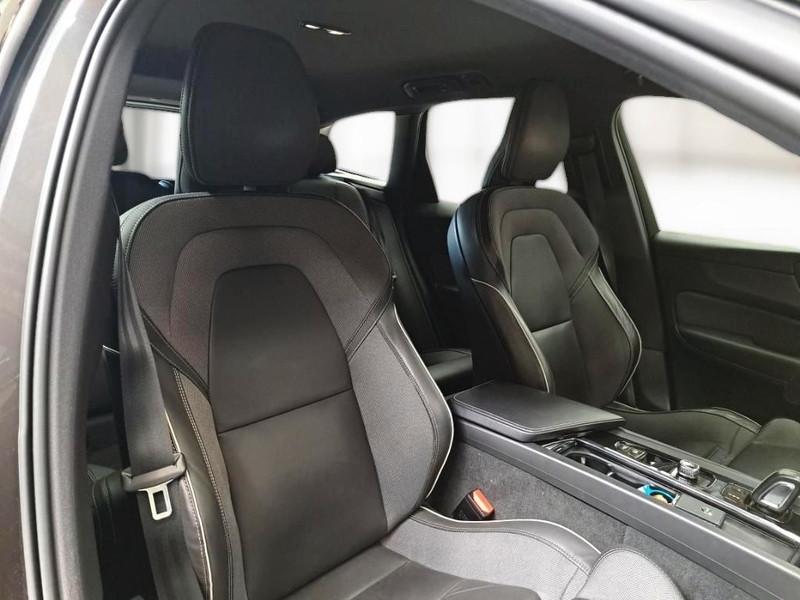 VOLVO XC60 B4 D AWD automatico R-Design
