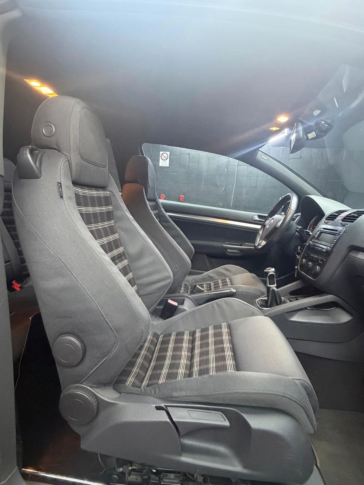 Volkswagen Golf GTI 2.0 16V TFSI 3p.