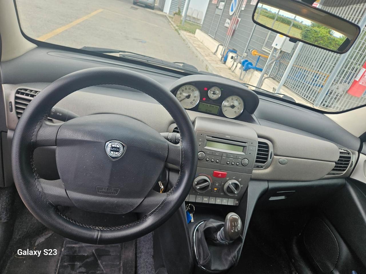 Lancia Ypsilon 1.2 16V Oro