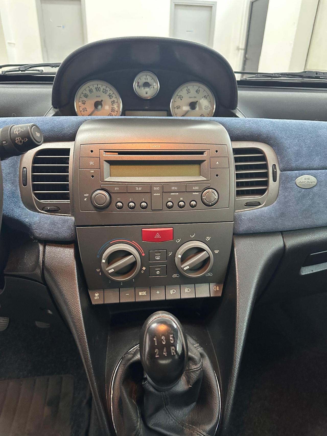 Lancia Ypsilon 1.2 60cv NEOPATENTATI