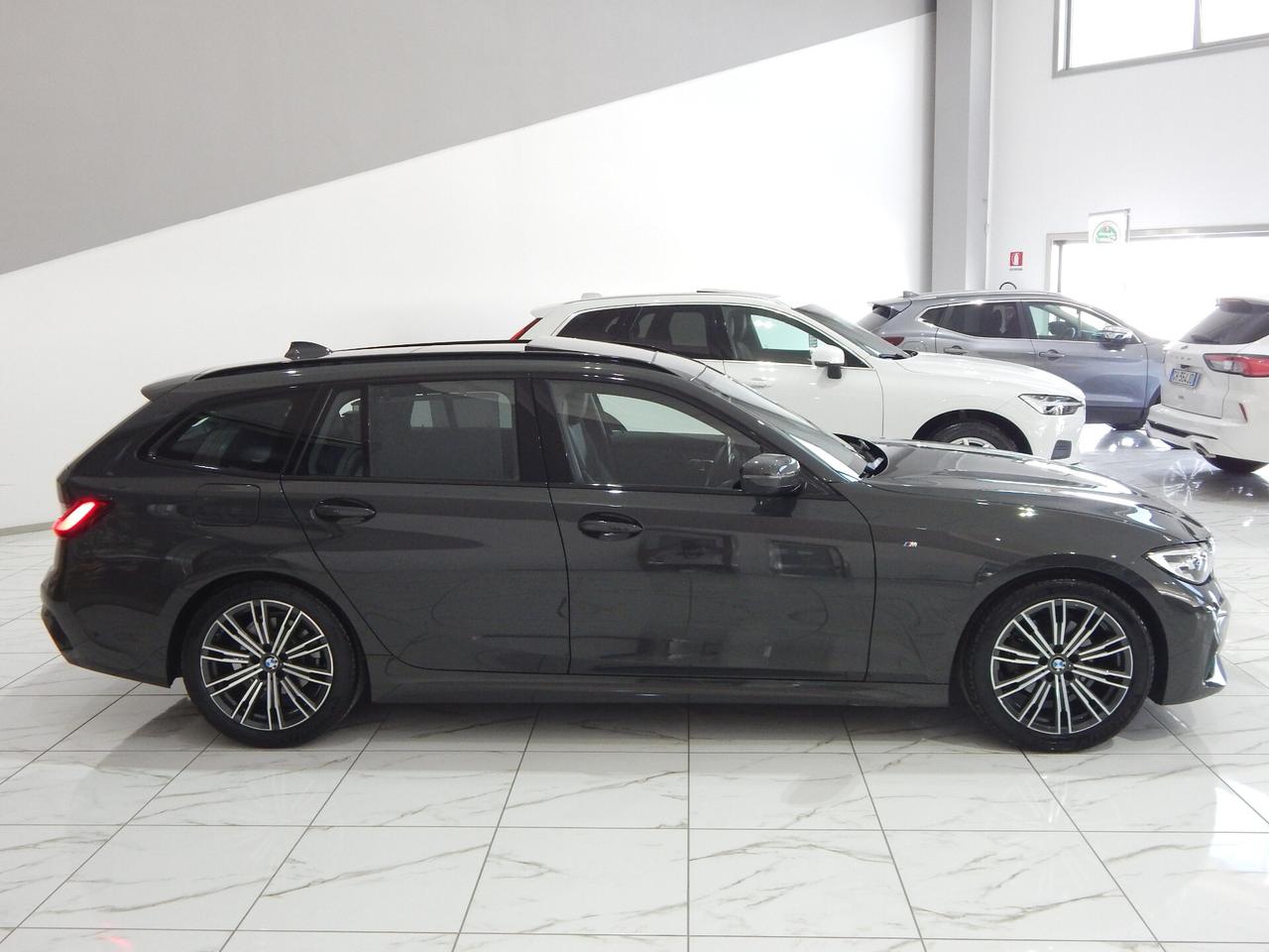 BMW 320 d Touring MSport Aut. TETTO-NAVI-PELLE-RADAR-LED