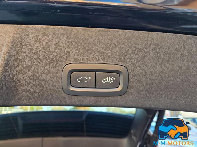 VOLVO XC40 D4 AWD Geartronic Momentum