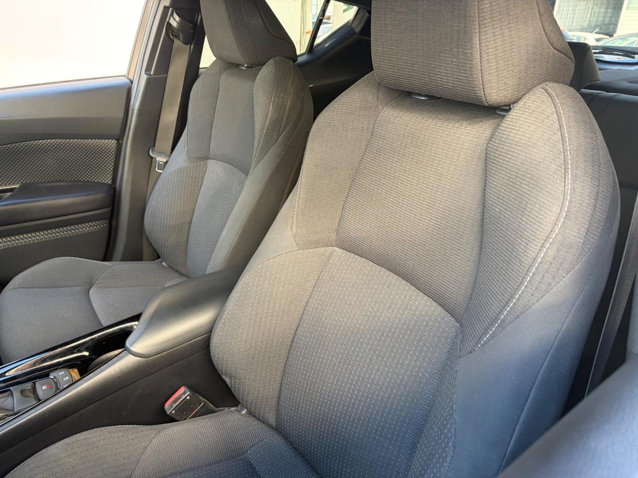 Toyota C-HR 1.8 Hybrid E-CVT Lounge