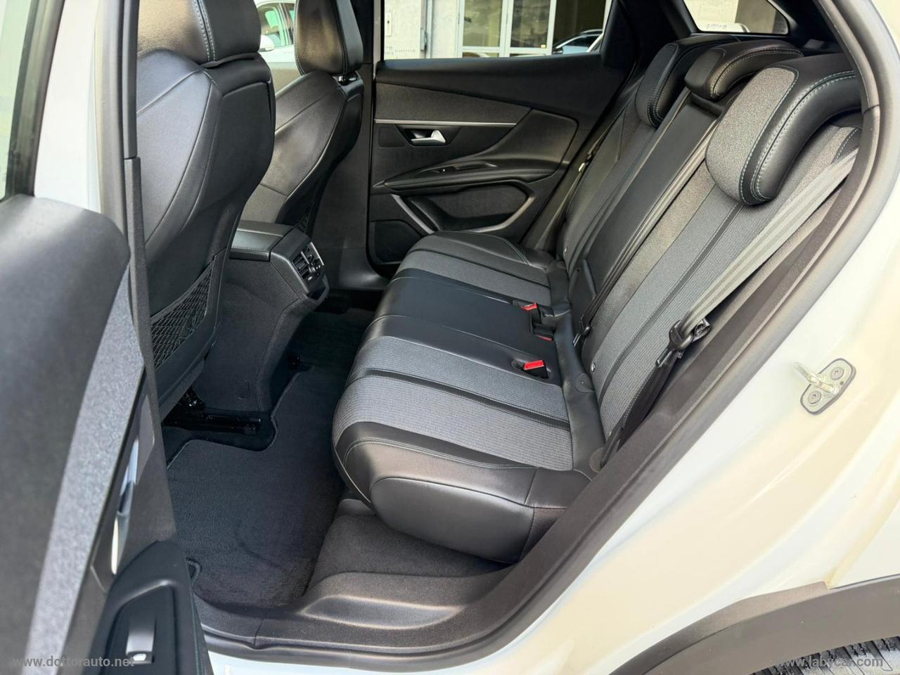 PEUGEOT 3008 BlueHDi 130 S&S Allure Pack