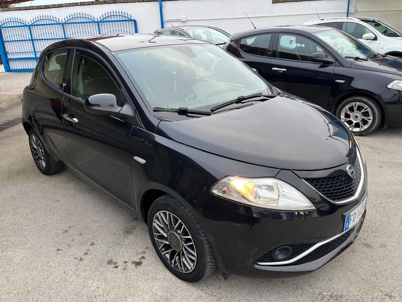 Lancia y 0.9 twinair benz.-cambio automatico-full-2016